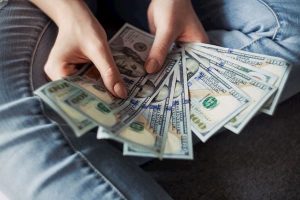 affiliate marketer money in hand